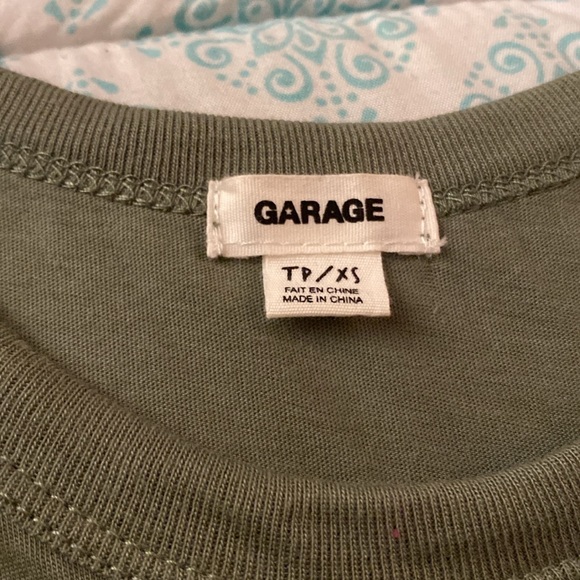 High neck cold shoulder t-shirt - Picture 2 of 2